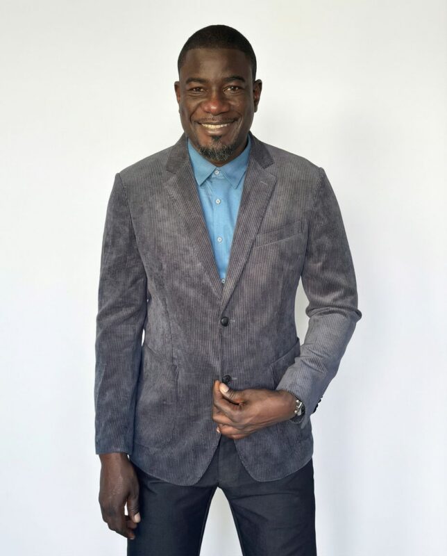 Alliez élégance, confort et qualité premium avec ce pack exclusif AMCHOU. Ces vestes sont confectionnées en super cent et velours, offrant un toucher doux et luxueux, tout en garantissant résistance et durabilité. Idéales pour les hommes qui souhaitent un look raffiné au quotidien ou pour des occasions spéciales.