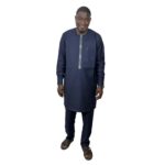 homme portant tenue traditionnelle africaine Korité Dakar Sénégal mode homme AMCHOU